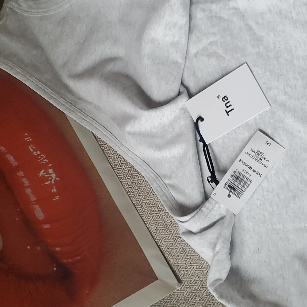 TNA Aritzia Tour Muscle Tank Top size L - Picture 5 of 6